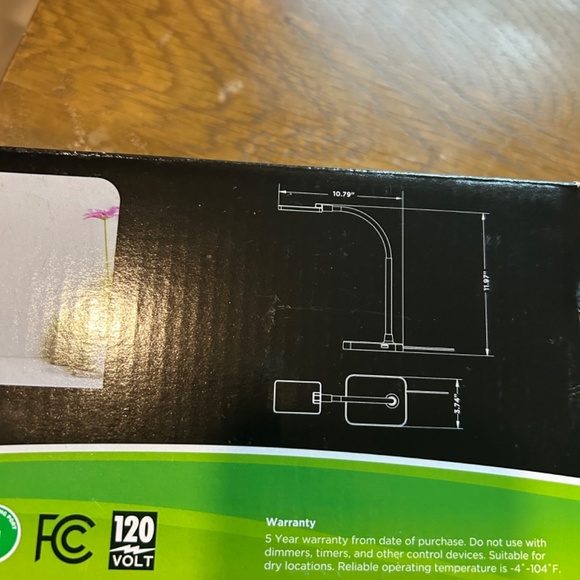 MaxLite Desk LAMP LED 4W Slim 3000K, USB Port, White Finish - Picture 6 of 6